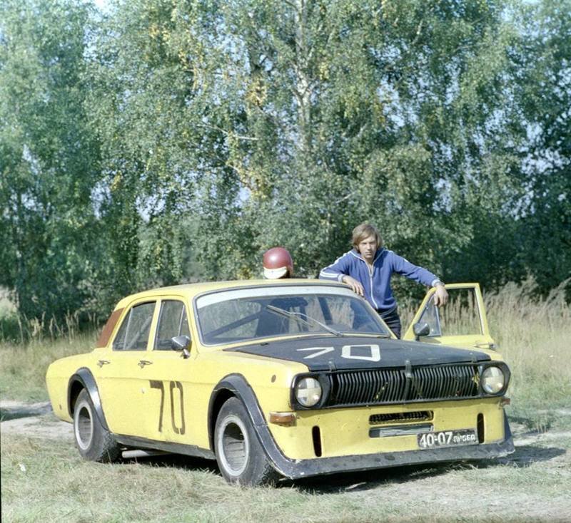 А вот, собственно, ещё советский тюнинг советского же авто. Мастера у нас были всегда