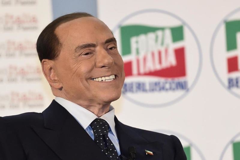 81-летний Сильвио Берлускони стал похож на восковую фигуру