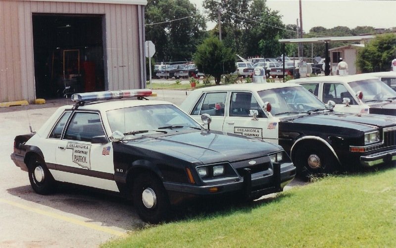 Ford Mustang SSP (1985) — Oklahoma Highway Patrol на фоне типичных полицейских машин этого департамента