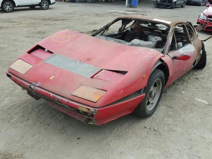 Кто-то заплатил почти 40 000 долларов за этот поджаренный Ferrari