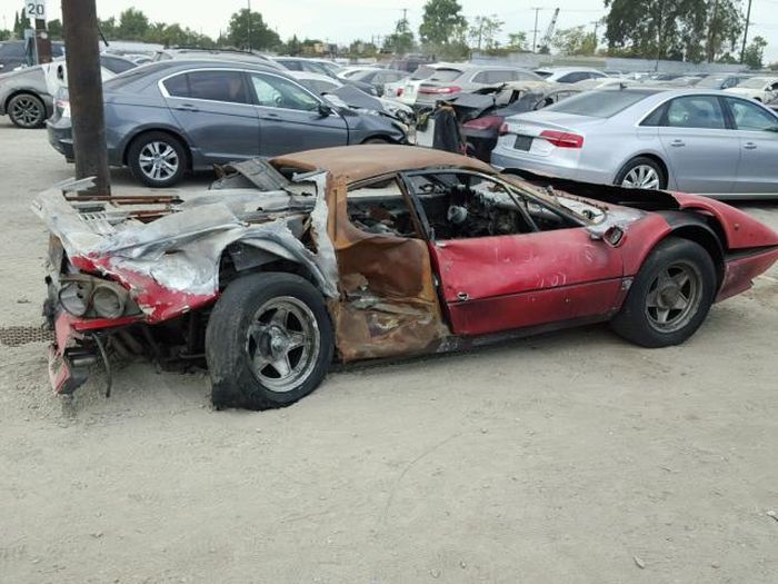 Кто-то заплатил почти 40 000 долларов за этот поджаренный Ferrari