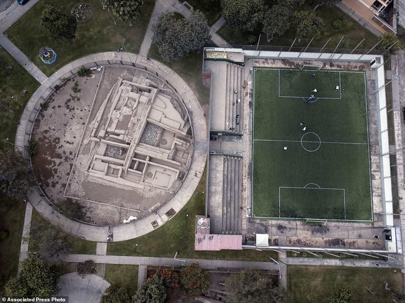 Археологические раскопки La Luz соседствуют с частным футбольным полем