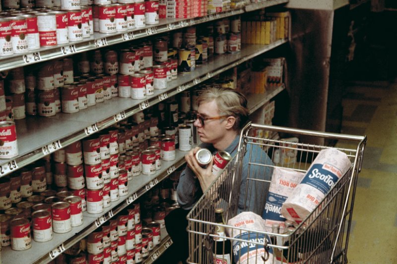 Энди Уорхол покупает томатный суп Campbell’s, 1964