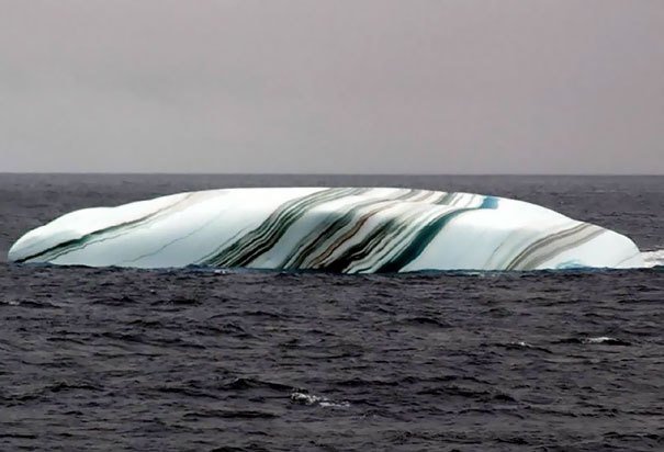 Айсберг, похожий на гигантскую карамель
