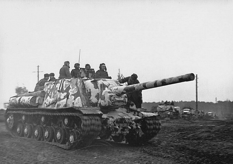 Колонна советских тяжелых самоходных артиллерийских установок ИСУ-122 из 59-го отдельного танкового полка прорыва 9-го механизированного корпуса 3-й гвардейской танковой армии на марше на западной Украине. Время съемки: 1944
