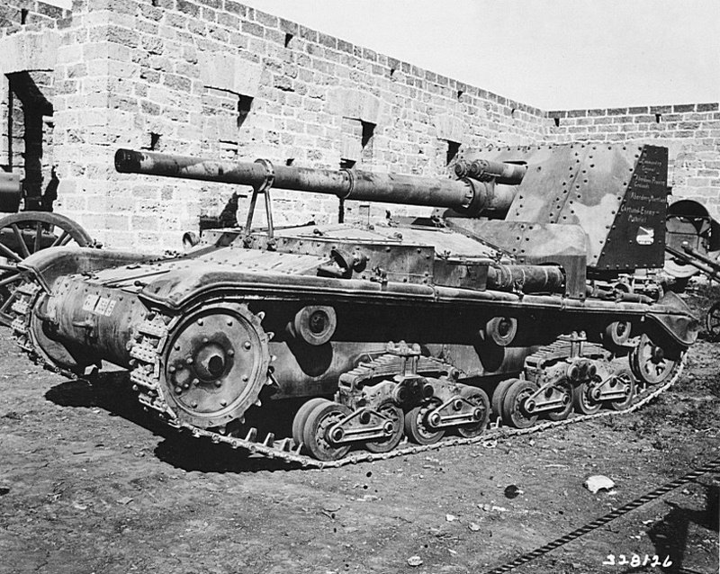 Итальянская САУ «Семовенте» 90/53 (Semovente da 90/53) с 90-мм зенитным орудием, захваченная союзниками на Сицилии.