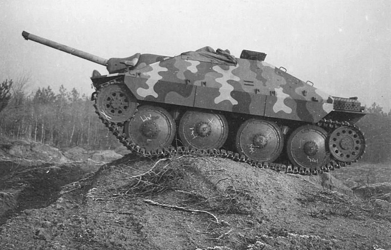 Прототип немецкой легкой САУ «Хетцер» во время испытаний. Время съемки: 1943