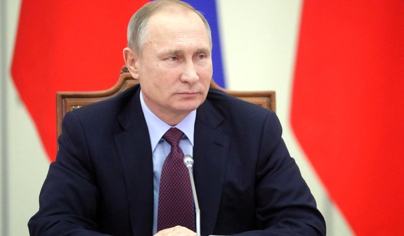 Вежливость Путина не знает границ: как президент РФ смутил белорусскую девушку на саммите ОДКБ