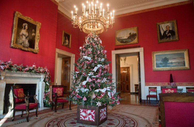 8. Праздники в Белом доме начинаются уже с 27 ноября. За несколько следующих недель здесь побывает около 25 000 посетителей.