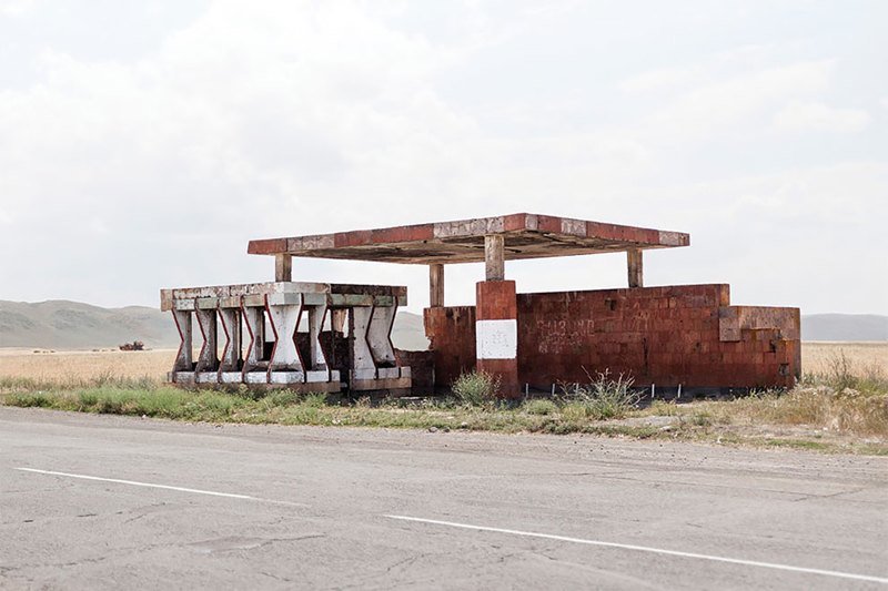 Советские автобусные остановки глазами канадского фотографа