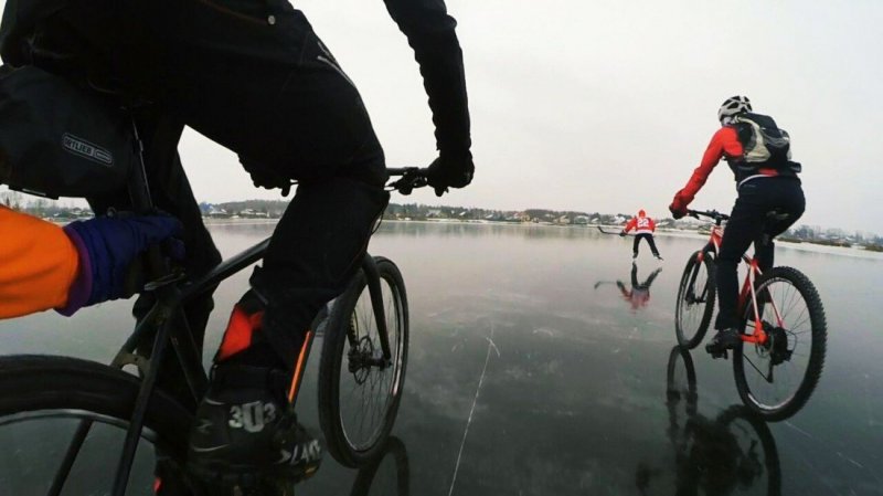 Велосипедисты на льду