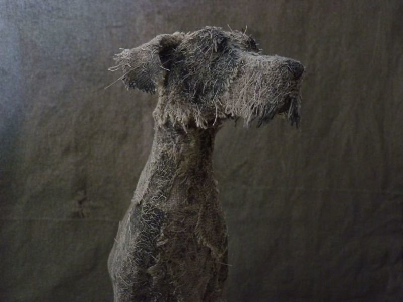 Художница мастерит трогательные скульптуры собак из старых тряпок