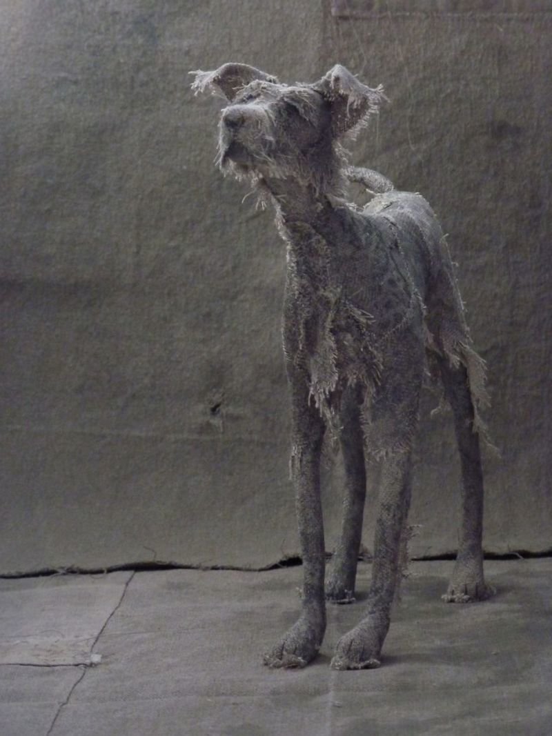 Художница мастерит трогательные скульптуры собак из старых тряпок