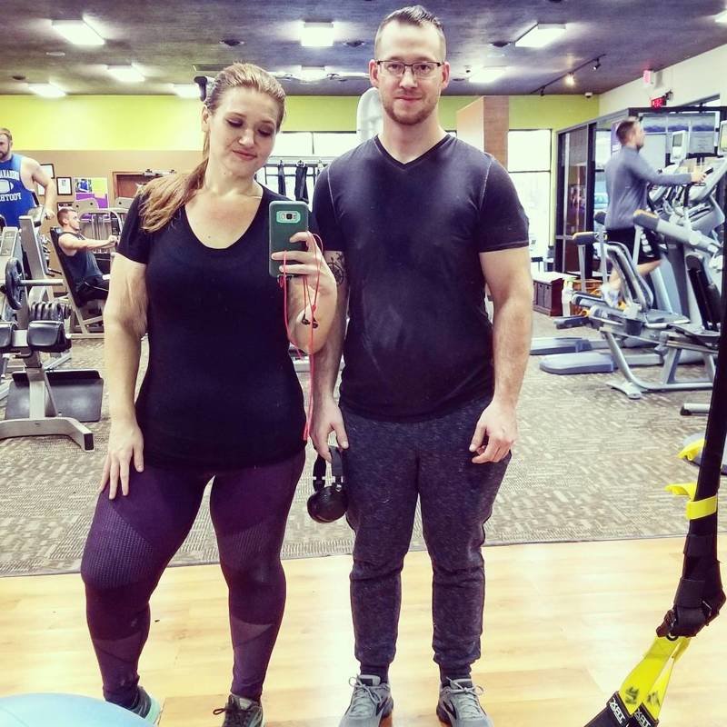 Муж с женой ходили 2 года в спортзал, чтобы сбросить вес и сделать фото, которое раньше не получалось