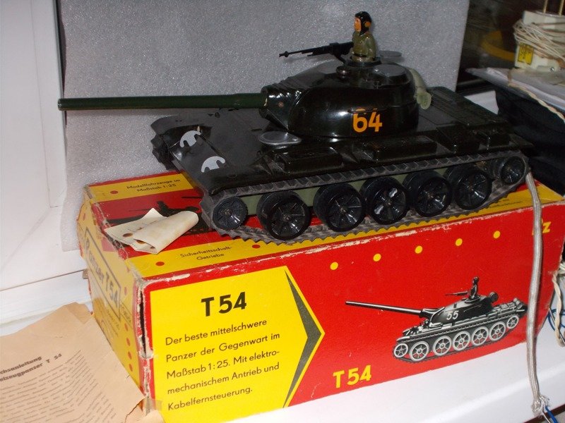 Электрофицированный Т-54 в масштабе 1/25 производства ГДР