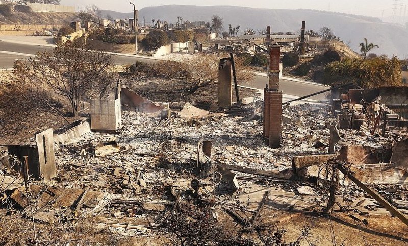 Калифорния в огне: один погибший, 27 000 эвакуированных