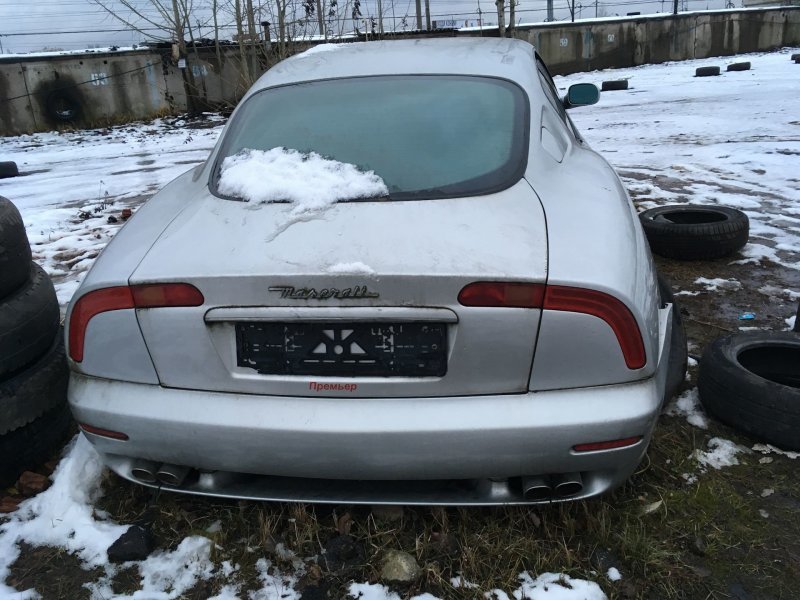 Печальные фото. Брошенный Maserati на стоянке в Санкт-Петербурге