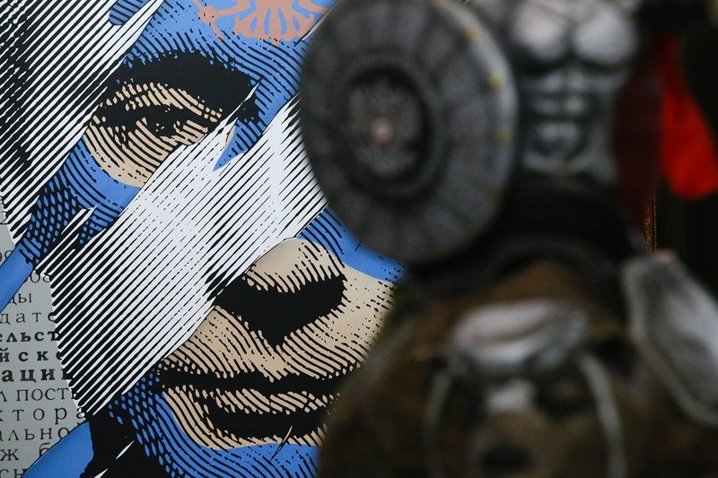 Концепция выставки представляет президента России в образах супергероя и обычного человека