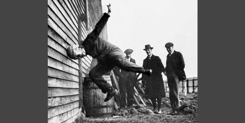 Испытания футбольного шлема, 1912 год