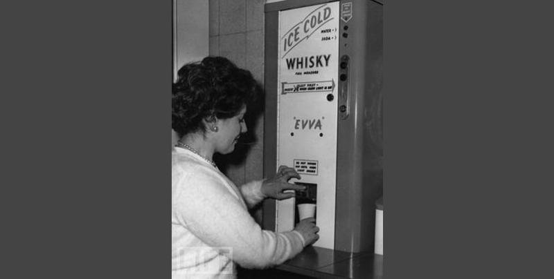 Вендинговый автомат с виски, 1960-е