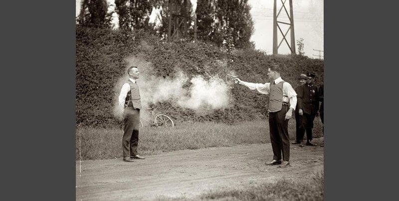 Тестирование первого бронежилета, 1923