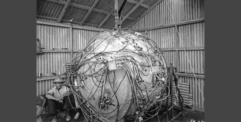 Первая атомная бомба под названием Gadget, 1945 год