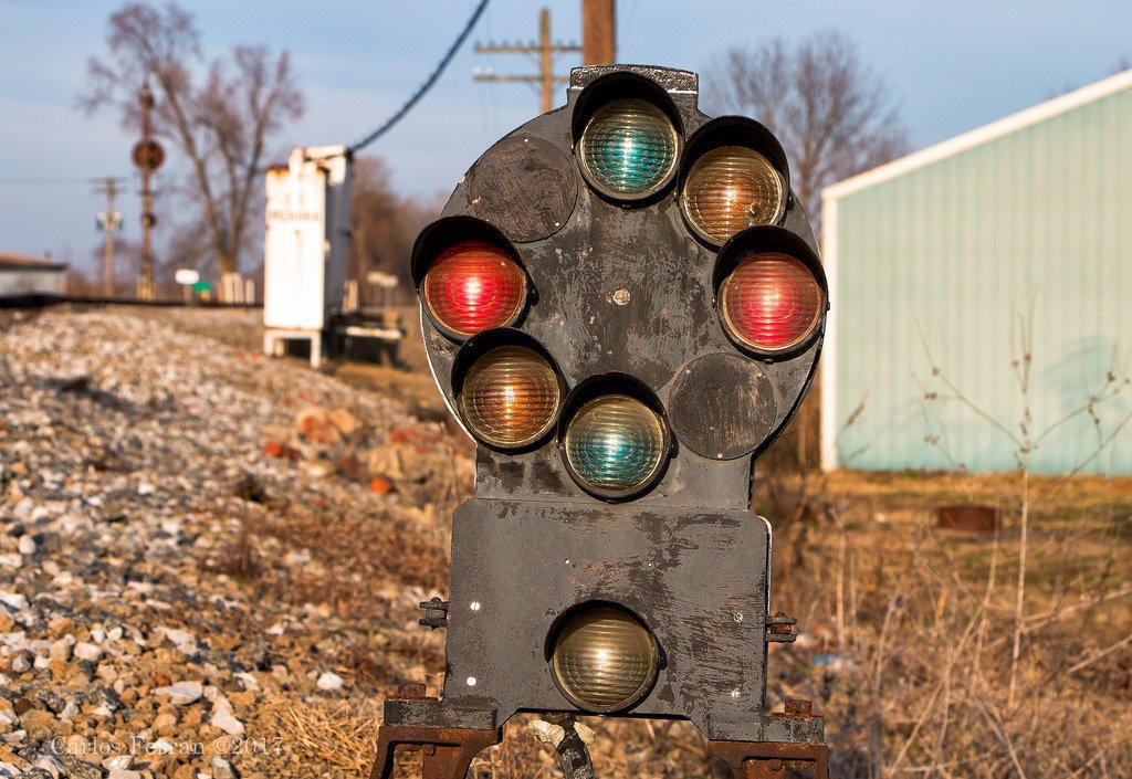 Зеленый светофор жд. Маневровый карликовый светофор. Семафор Железнодорожный РЖД. Батайский семафор. Маршрутный маневровый светофор.