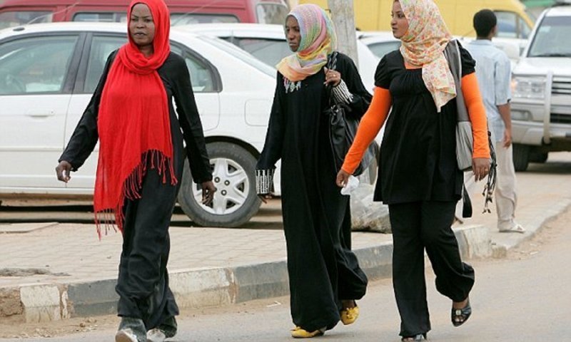 Жительниц Судана арестовали за ношение брюк