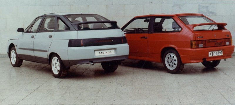 Рядом с VAZ 2108 RSI, разработанной в Бельгии на фирме Scaldia Volga с участием специалистов ВАЗа.