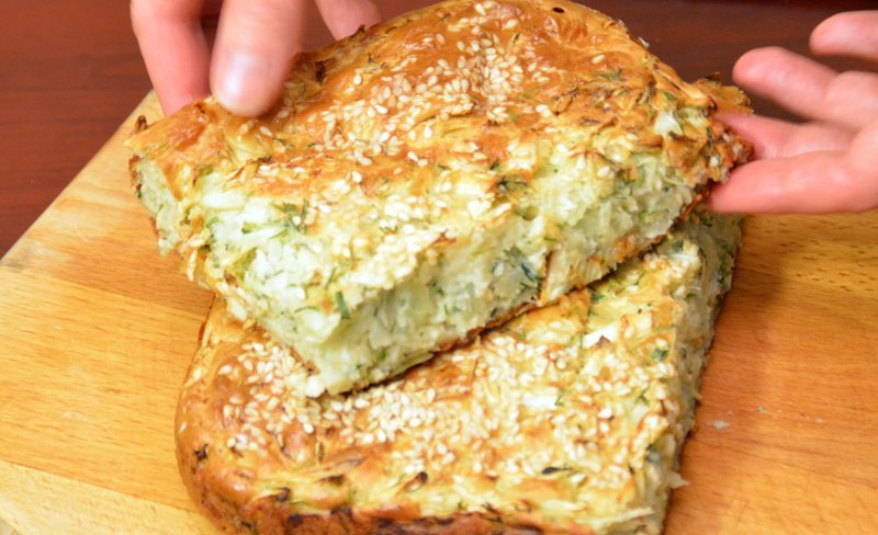 10 лучших рецептов пирогов с капустой - Лайфхакер