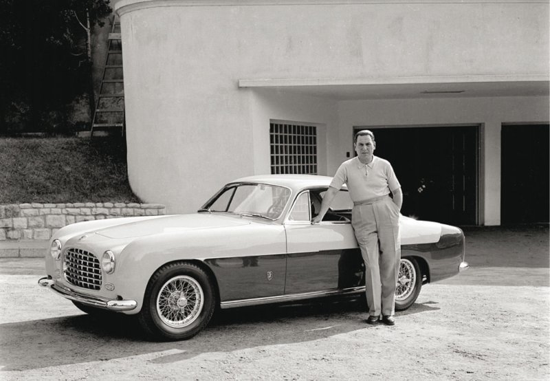 Туристическое купе Ferrari 212 Inter с кузовом Ghia принадлежало президенту Аргентины Хуану Перону.