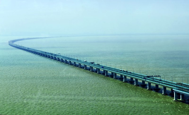 На севере Омской области за 100 миллионов строят мост из досок
