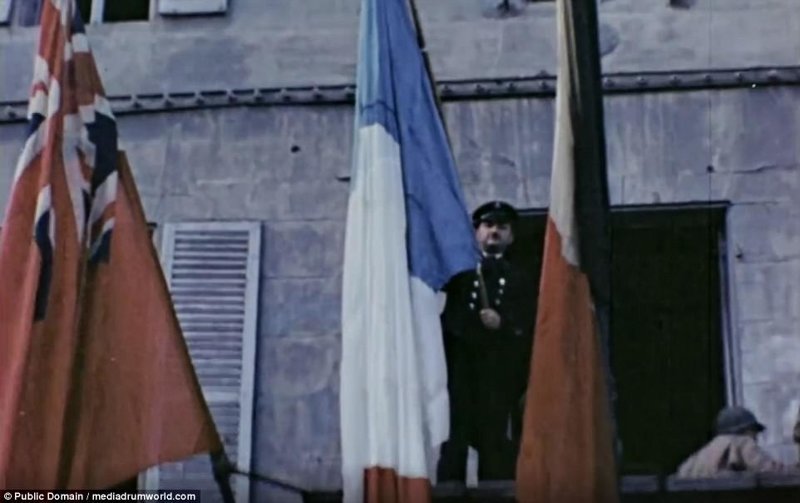 Поднятие французского флага, тот же Шербур
