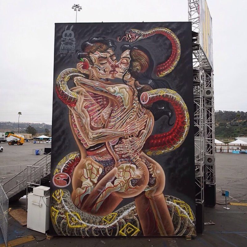 Уличный художник создает жуткие анатомические арты прямо на улице
