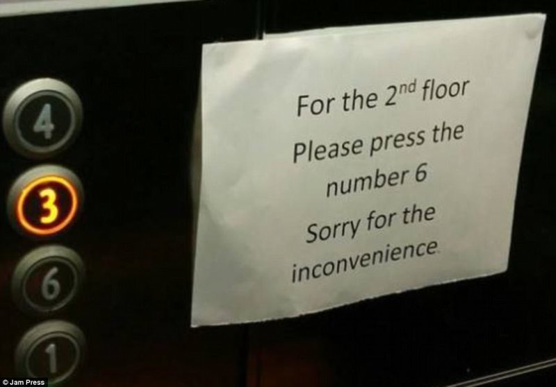 "Чтобы попасть на второй этаж, пожалуйста, нажмите цифру 6. Простите за неудобство"