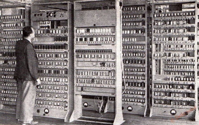 площадь самого первого компьютера eniac