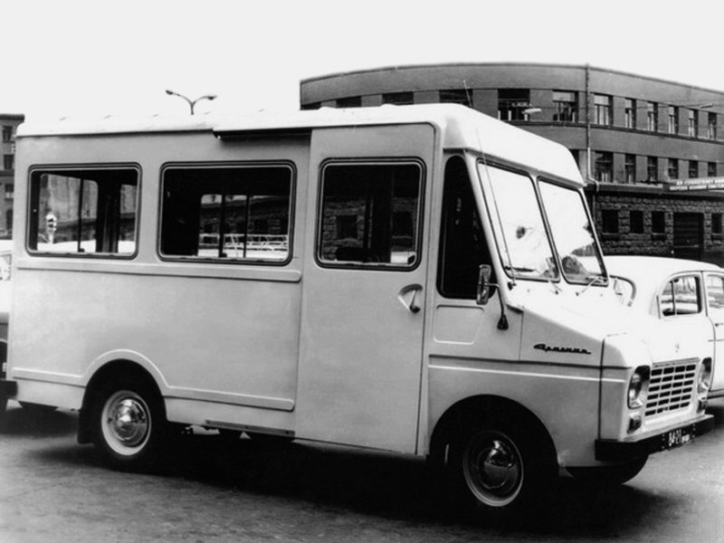 1970 год, ЕрАЗ-763 «Армения». Борьбу за право быть следующем выиграла модель 763, и в 70-м году был построен полноразмерный опытный образец. На конвейер эта машина попала с огромным опозданием — 15 лет спустя, хотя изначально была совершеннее даже РА
