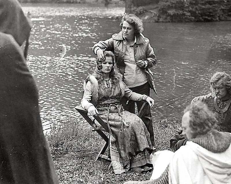 На съемках фильма "Баллада о доблестном рыцаре Айвенго", 1982 год