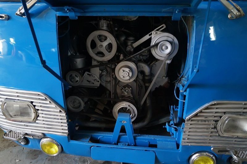 В автобус был установлен двигатель ЗИЛ-130 вместо ''правильного'' ЗИЛ-375Я7, зато автомат работал, как командирские часы