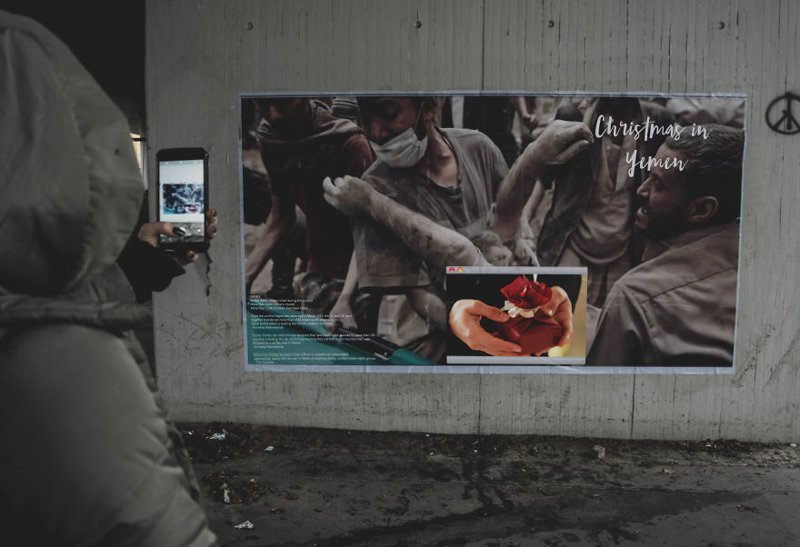 Польский художник Игорь Добровольский показал миру, в каком хаосе пребывает Йемен, пока все готовятся к новогодним праздникам