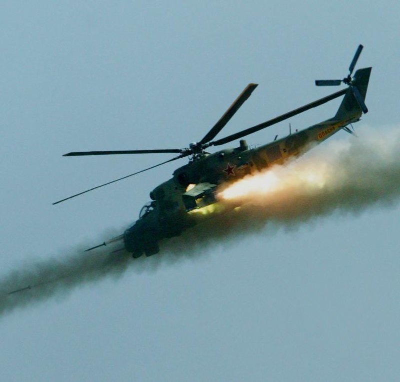 Летчик Ми-28Н снял уничтожение танка боевиков с дистанции 3 километра