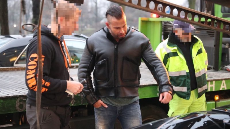 В Германии полиция эвакуировала шумный суперкар у бывшего футболиста