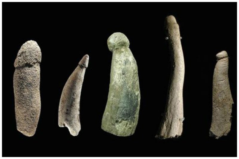 Другие фаллические пособия, сделанные из верблюжьего навоза, камня, кожи и дерева, были обнаружены во время дальнейших археологических раскопок в разное время и в разных частях света