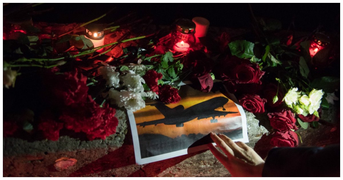 Авиакатастрофа черный. Крушение ту-154 над Сочи (2016). Трагедия 25 декабря 2016 ту 154. Ту-154 Сочи катастрофа 25 декабря 2016 года. Ту 154 авиакатастрофа Сочи.