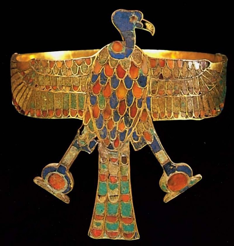 Диадема царевны Сат-Хатхор-Иунит Около 1800 до н. э. (правление Аменемхета III) Золото, лазурит, сердолик, зеленый фаянс