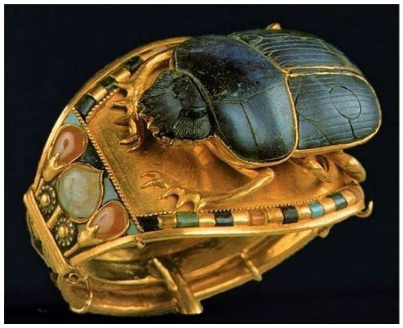 Золотое кольцо Тутанхамона со скарабеем
