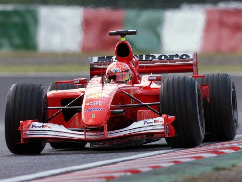В сезоне-2001 в силу вступали новые требования регламента по части аэродинамике, поэтому конструкторам Ferrari Рори Бирну и небезызвестному Россу Брауну, ныне занимающему руководящий пост в чемпионате мира, пришлось потрудиться.