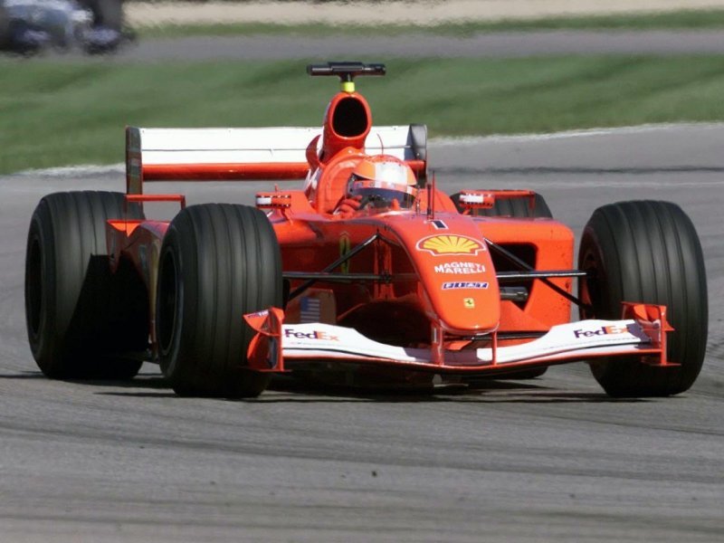 Машина у Ferrari получилась одновременно надёжной (ну или все поломки достались бразильцу Рубенсу Баррикелло), щадящей по отношению к шинами и более простой и эффективной с точки зрения поиска настроек.