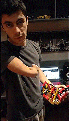 Протез руки из конструктора Lego