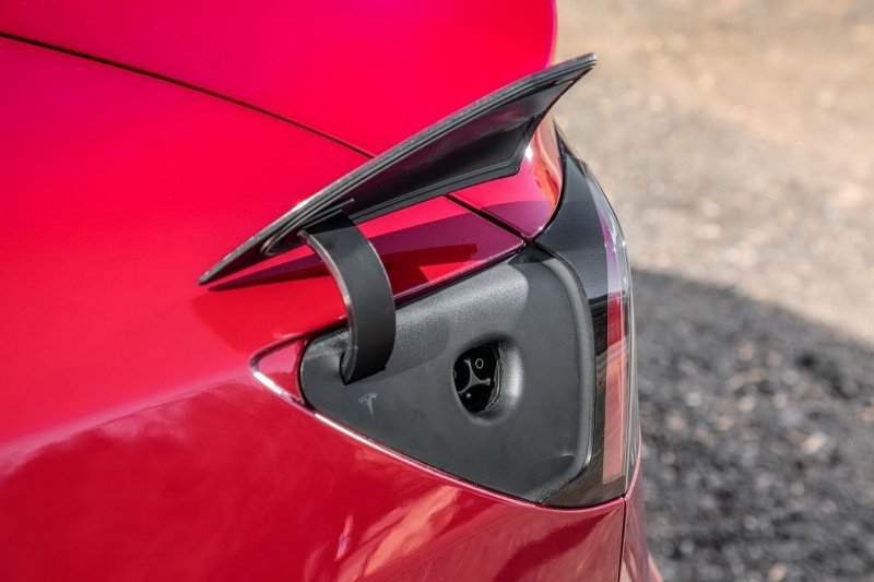 Самый востребованный электрокар. Обзор Tesla Model 3